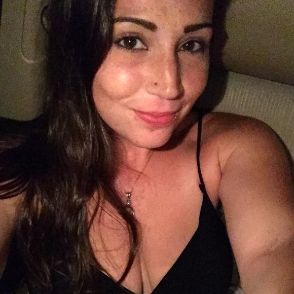 Meet your Posher, Courtney - Picture 1 of 1